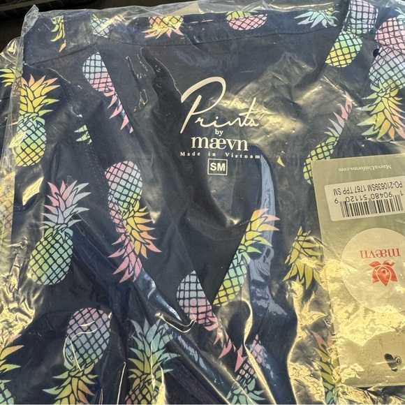 NWT Maevn navy multi color pineapple print scrub top - Picture 5 of 11